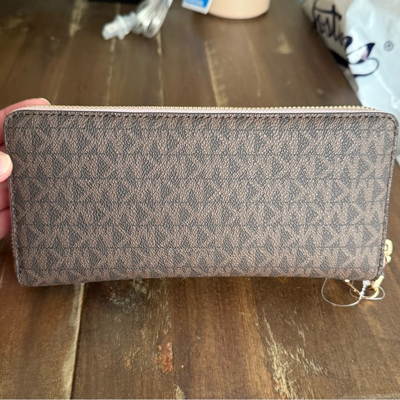 Michael Kors Large Wallet in Powder Blush - Picture 2 of 6